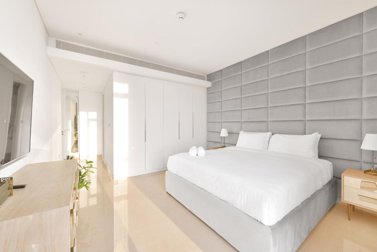 Posh 2 Bedroom Oceanfront In The Heart Of Bluewaters Island Apartment