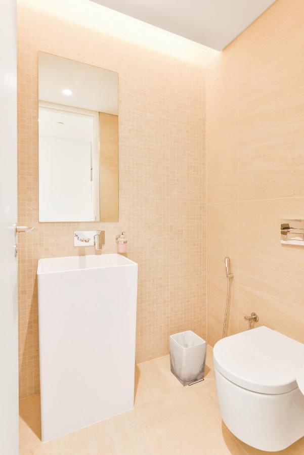 Posh 2 Bedroom Oceanfront In The Heart Of Bluewaters Island