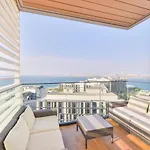Posh 2 Bedroom Oceanfront Apt In The Heart Of Bluewaters Island